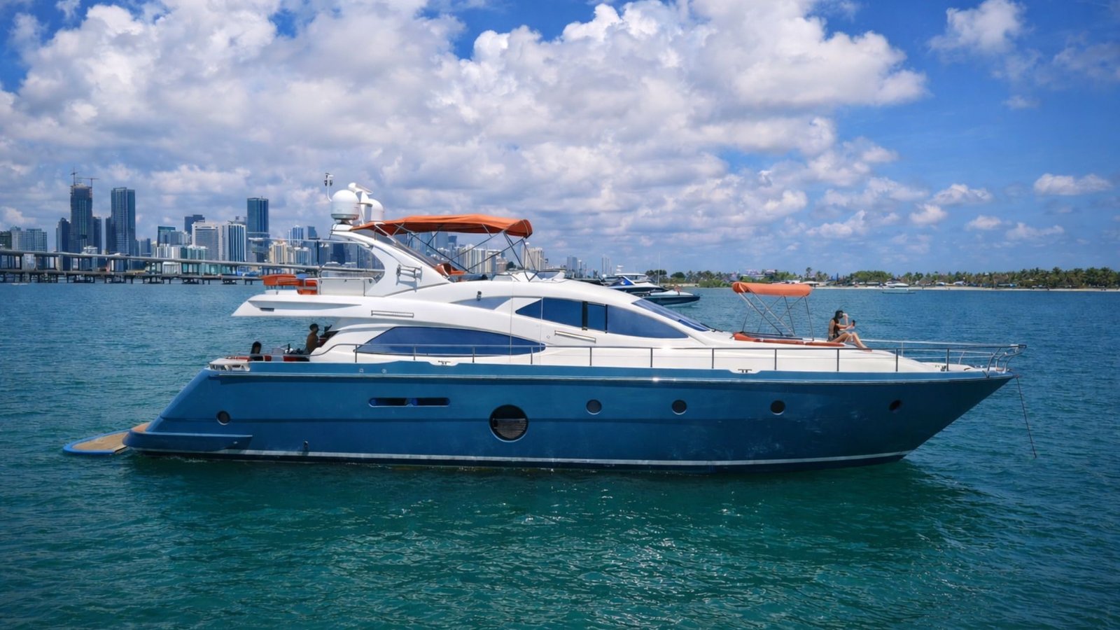 75' Aicon yacht cruising Biscayne Bay with the Miami skyline