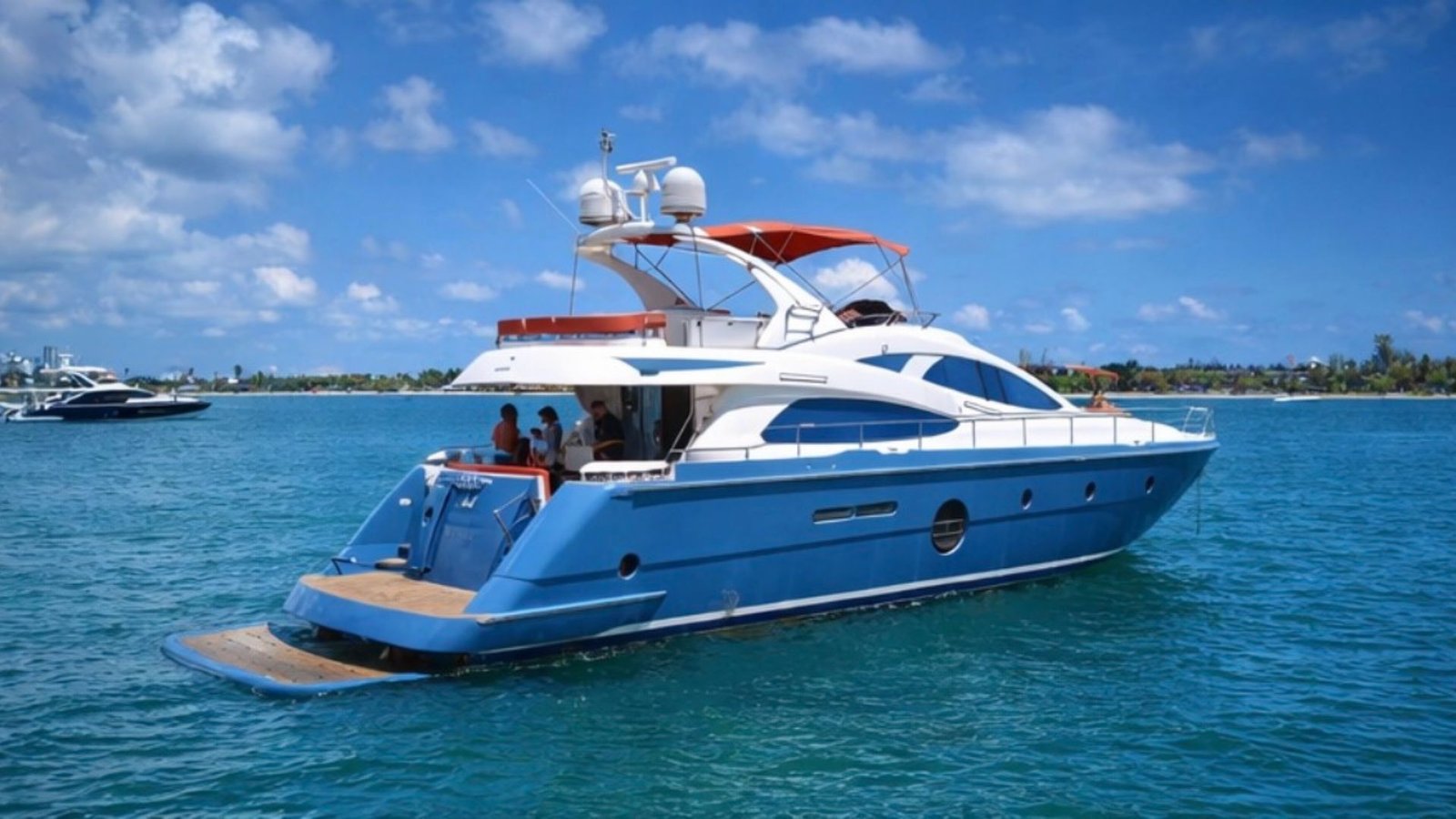 75' Aicon yacht underway on Biscayne Bay